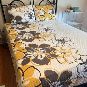 Quilt/coverlet set, 3 piece